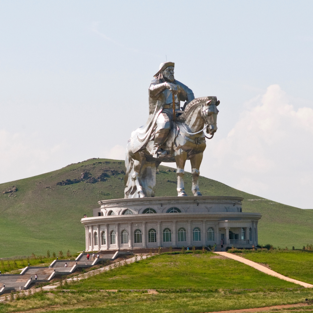 Genghis-Khan-statue